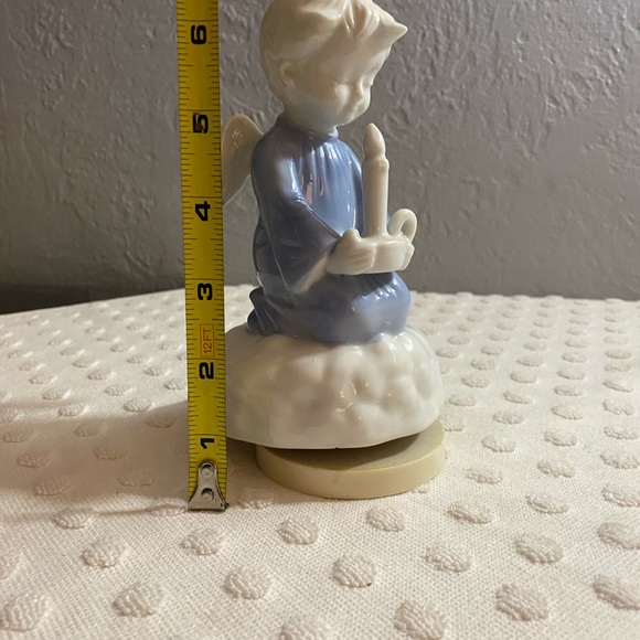Vintage Japan Porcelain Angel Figurine Music Box - Picture 10 of 11